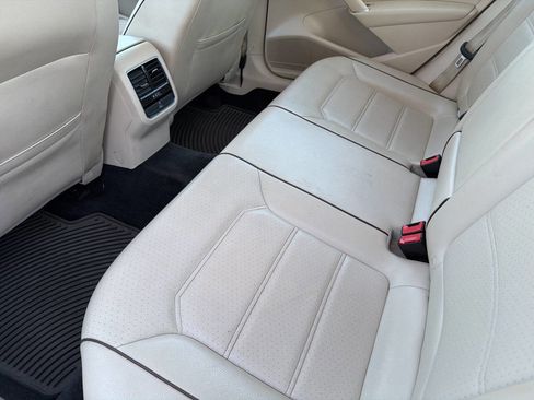 Used 2018 Volkswagen Passat 2.0T SE image 22