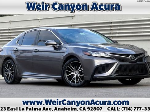 Used 2022 Toyota Camry SE FWD image 1