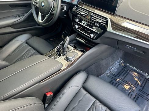 Used 2022 BMW 530i w/ Convenience Package image 16