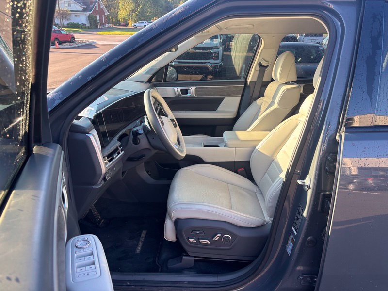 Used 2024 Hyundai Santa Fe Calligraphy AWD/4WD image 9