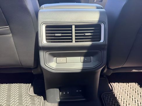 Used 2024 Volkswagen Atlas Cross Sport SEL R-Line AWD/4WD image 24