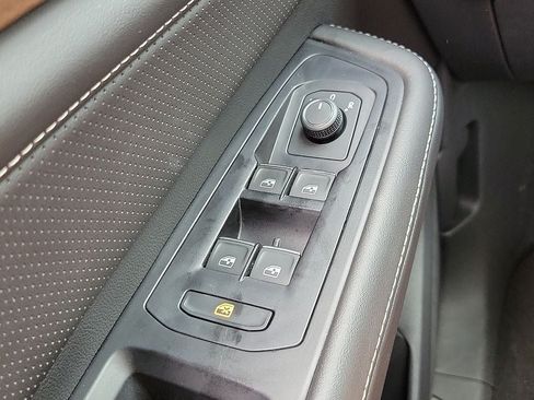 Used 2025 Volkswagen Atlas SE AWD/4WD image 13