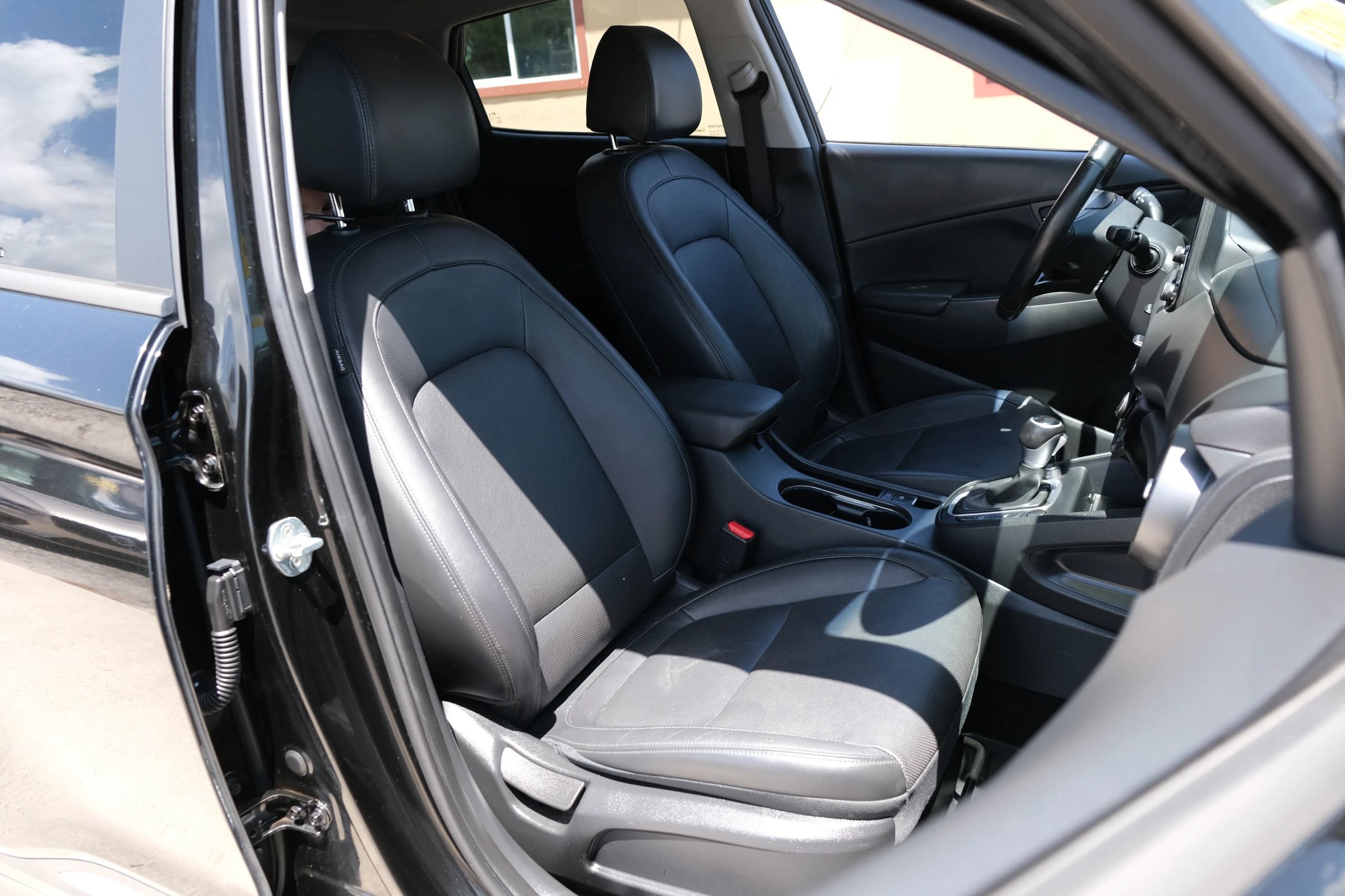 Used 2022 Hyundai Kona Limited FWD image 11