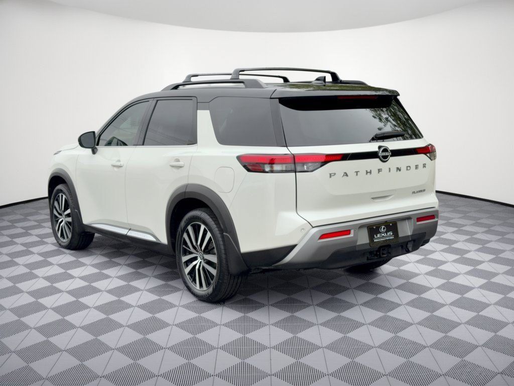 Used 2024 Nissan Pathfinder Platinum FWD image 3