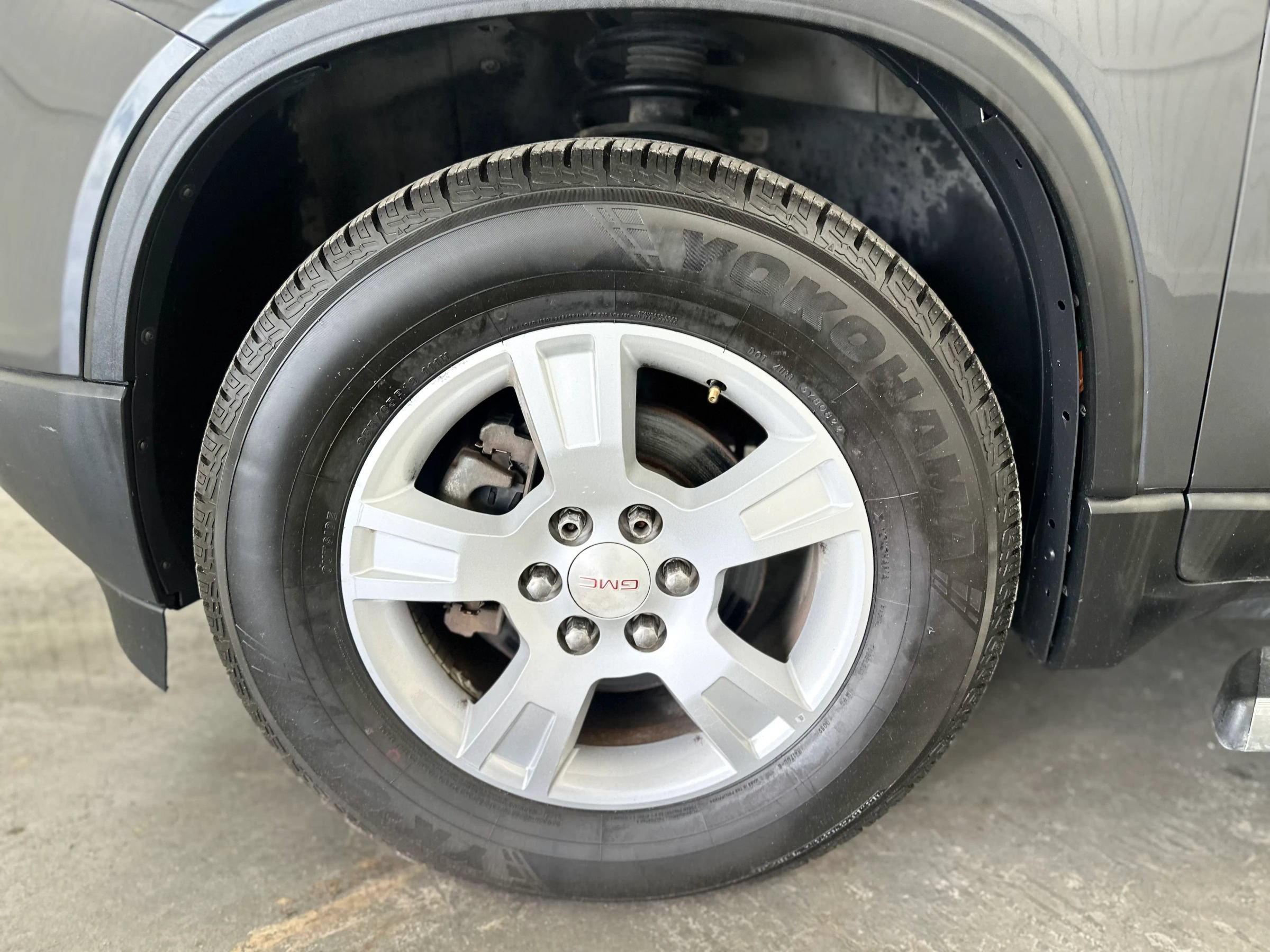 Used 2012 GMC Acadia SLE w/ LPO, 'HIT The Road' Package FWD image 9