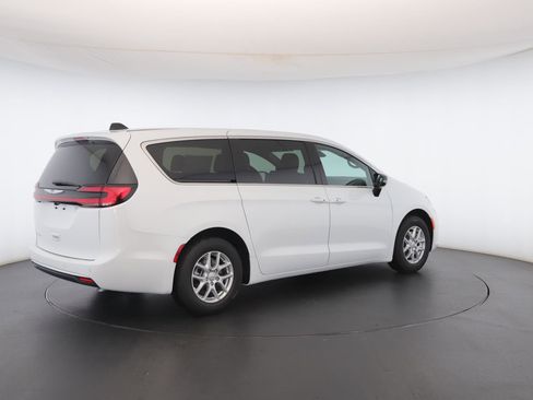 New 2026 Chrysler Pacifica Select image 28
