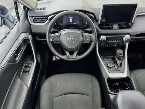 Used 2023 Toyota RAV4 XLE AWD/4WD image 4