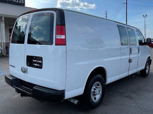 Used 2017 Chevrolet Express 2500 Extended RWD image 3