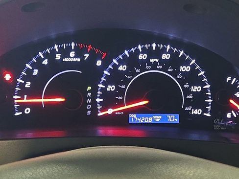 Used 2011 Toyota Camry LE w/ LE Extra-Value Pkg image 9