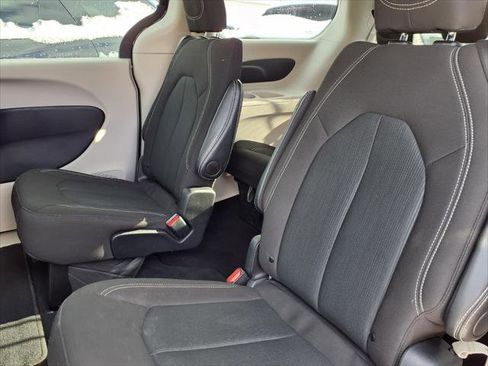Certified 2024 Chrysler Voyager LX image 7