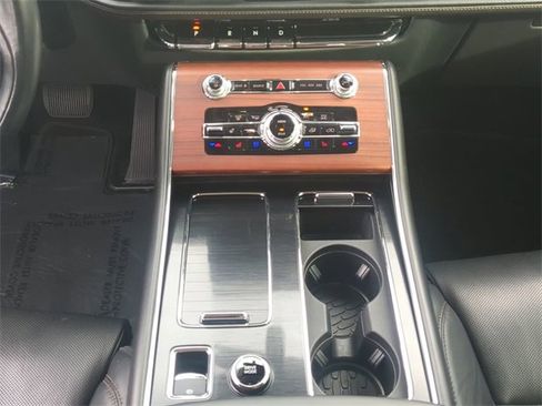 Used 2023 Lincoln Aviator Reserve w/ Equipment Group 201A image 10