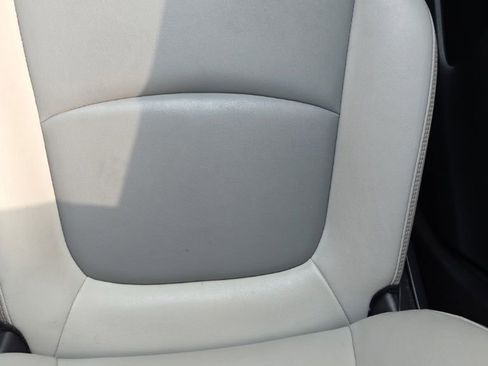Used 2020 Toyota RAV4 XLE Premium FWD image 31