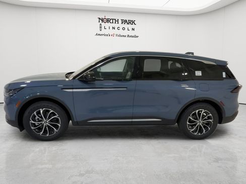 New 2026 Lincoln Nautilus Premier AWD/4WD image 6