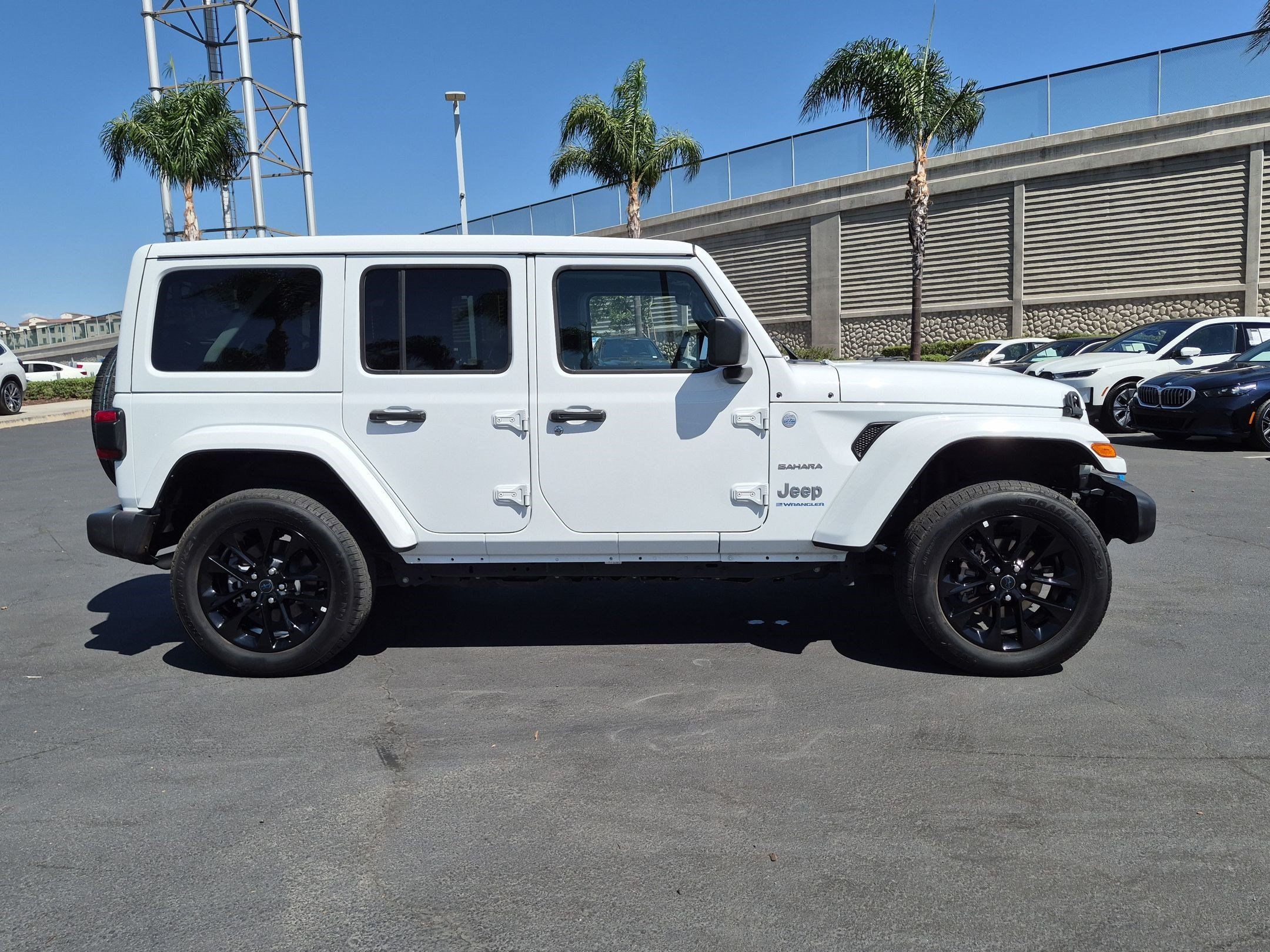 Used 2024 Jeep Wrangler Unlimited Sahara w/ Safety Group AWD/4WD image 11