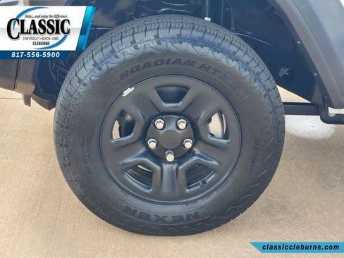 Used 2025 Jeep Wrangler Sport AWD/4WD image 11