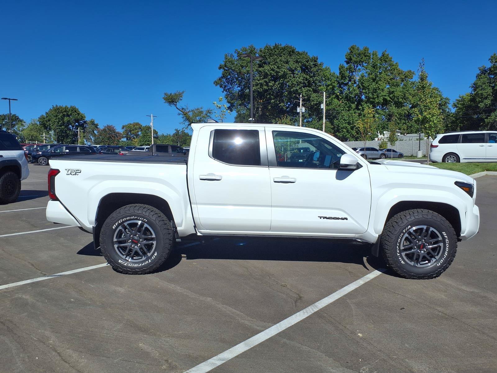 Used 2024 Toyota Tacoma TRD Sport AWD/4WD image 2