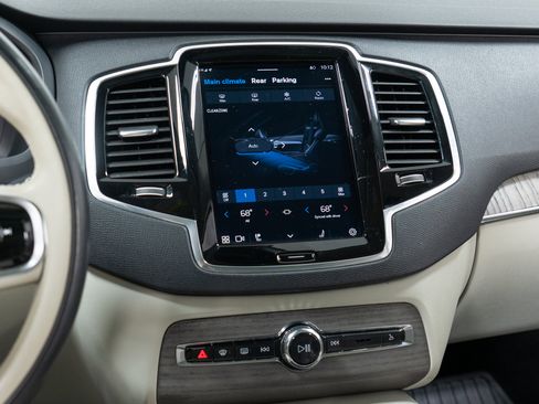 Certified 2023 Volvo XC90 B6 Plus w/ Protection Package Premier image 19