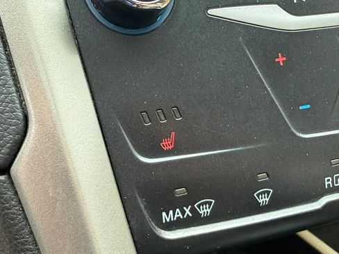 Used 2014 Ford Fusion SE w/ Equipment Group 202A FWD image 22