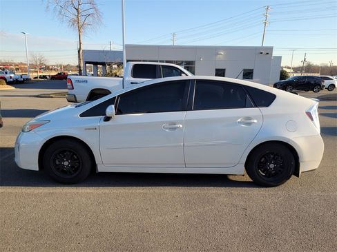 Used 2014 Toyota Prius Four image 2