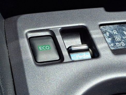 Used 2025 Nissan Leaf S FWD image 16