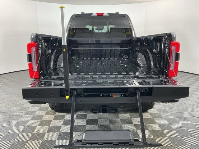 Used 2023 Ford F350 Platinum w/ FX4 Off-Road Package AWD/4WD image 8