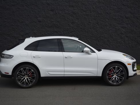 Certified 2022 Porsche Macan S AWD/4WD image 8