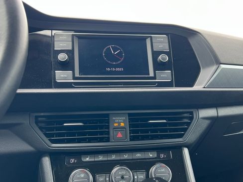 Used 2024 Volkswagen Jetta SE image 21