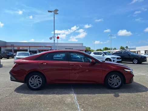 Used 2026 Hyundai Elantra Hybrid FWD image 4