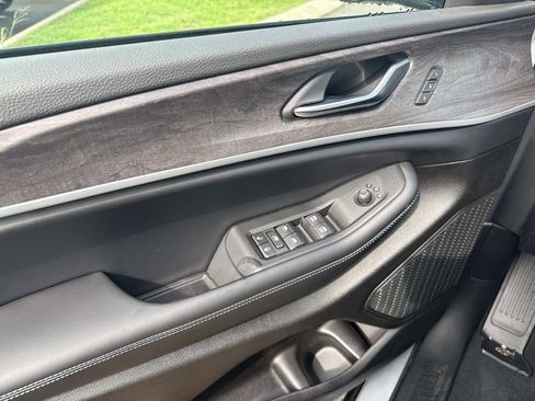 New 2025 Jeep Grand Cherokee L Limited w/ Black Appearance Package image 16