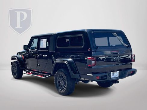 Used 2024 Jeep Gladiator Sport AWD/4WD image 6
