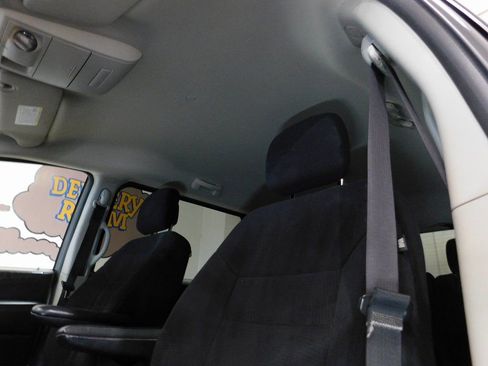Used 2011 Dodge Grand Caravan SXT image 37