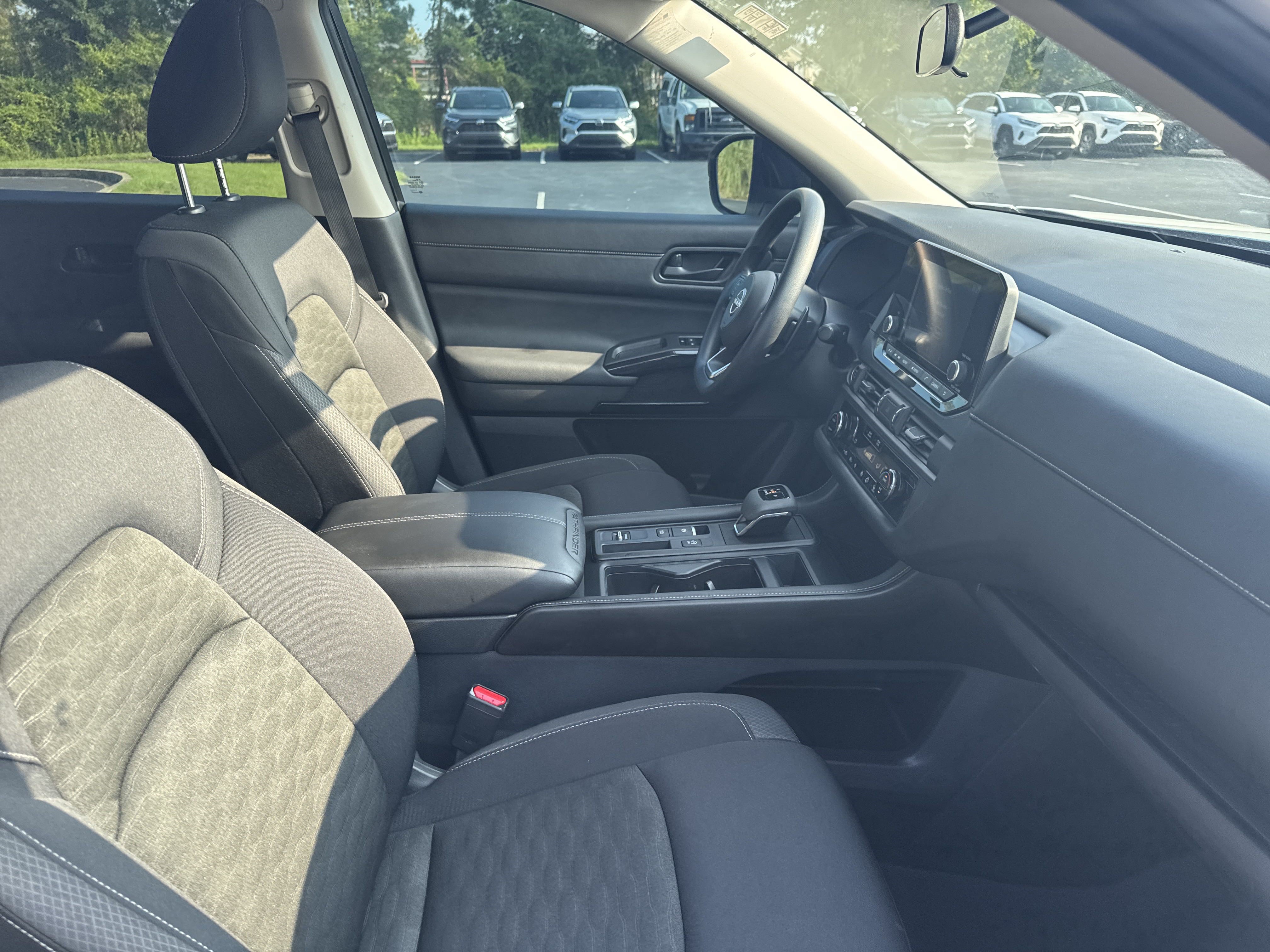 Used 2024 Nissan Pathfinder S FWD image 33