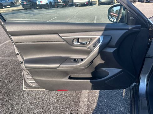 Used 2016 Nissan Altima 2.5 SL w/ 2.5 Technology Package image 9