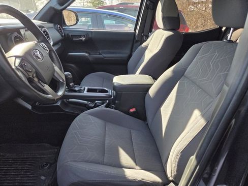 Used 2019 Toyota Tacoma SR5 image 5