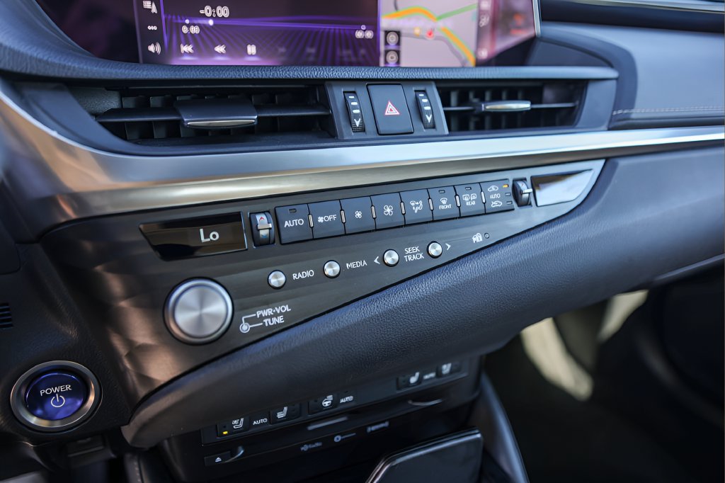Used 2021 Lexus ES 300h w/ Premium Package FWD image 17