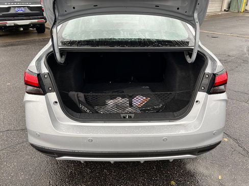 New 2025 Nissan Versa SR w/ Trunk Package image 9