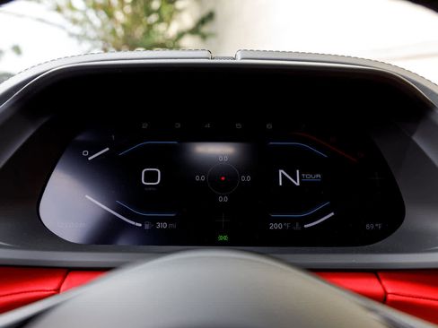 New 2025 Lotus Emira image 6