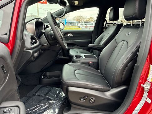 New 2026 Chrysler Pacifica Select w/ S Appearance Package image 10