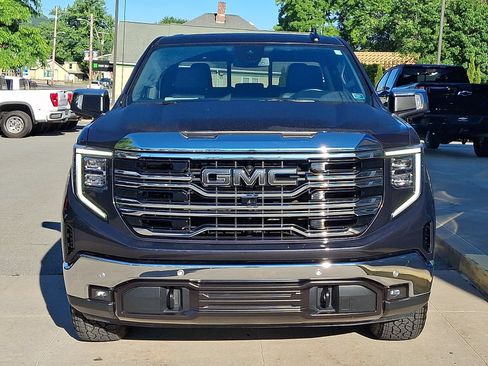Used 2022 GMC Sierra 1500 SLT w/ SLT Premium Plus Package AWD/4WD image 2