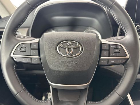 Certified 2025 Toyota Highlander LE FWD image 16