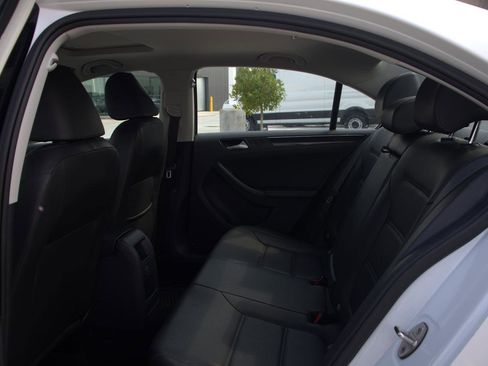 Used 2017 Volkswagen Jetta SEL image 33