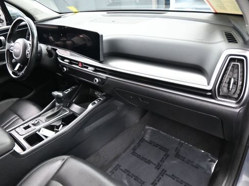 Used 2025 Kia Sorento S FWD image 46