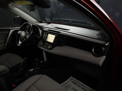 Used 2018 Toyota RAV4 XLE image 14