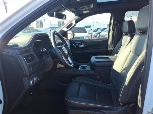 Used 2023 GMC Yukon SLT w/ SLT Luxury Package image 25