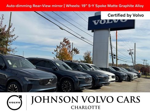 Used 2025 Volvo XC40 B5 Plus image 10