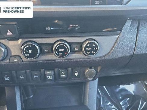 Used 2018 Toyota Tacoma TRD Off-Road w/ Technology Package AWD/4WD image 28