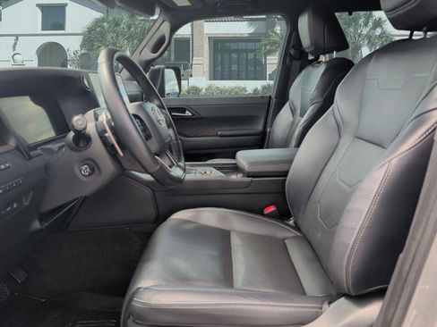 Used 2024 Lexus GX 550 w/ Accessory Package (Z1) AWD/4WD image 11