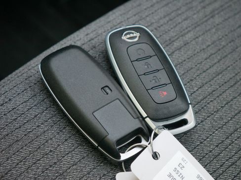 Used 2023 Nissan Rogue SV image 30