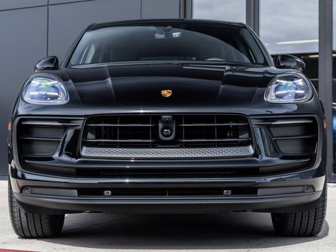 Certified 2026 Porsche Macan AWD/4WD image 8