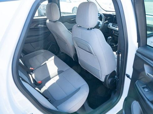 Used 2025 Chevrolet TrailBlazer LT FWD image 35